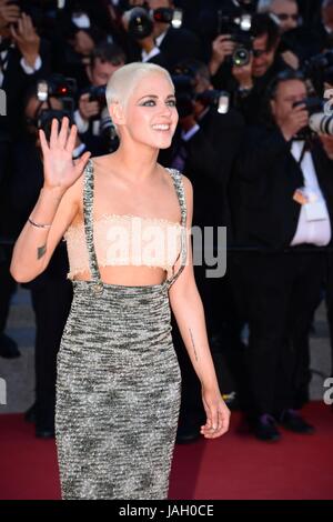 Kristen Stewart (Chanel Kleid) Ankunft auf dem roten Teppich für den Film "120 Battements Par Minute" (BPM (Schläge pro Minute)) 70. Cannes Film Festival 20. Mai 2017 Foto Jacky Godard Stockfoto