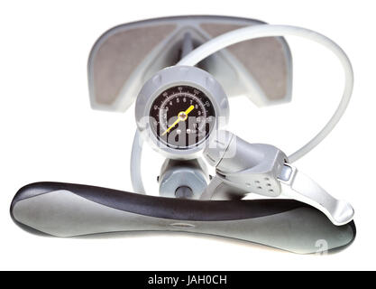 Draufsicht des Luft-Handpumpe mit Ventil und Manometer isoliert auf weißem Hintergrund Stockfoto