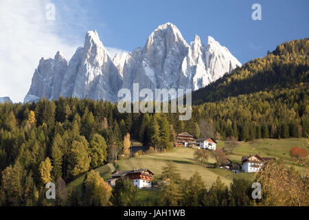 Italien, Dolomiten, Villnösstal, St. Magdalena, Herbst, Stockfoto