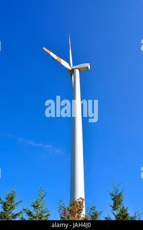 Schwarzwald Bei Kniebis, Windkraftanlage, Windgenerator, Windrad Für Stromerzeugung, Windenergieanlage, Stockfoto