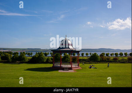 Magdalen grün und Musikpavillon bei Dundee West End. Liegt am nördlichen Ufer des Firth of Tay Dundee ist die viertgrößte Stadt in Schottland. Stockfoto