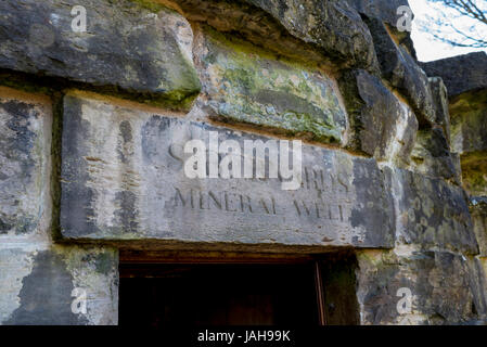 Eingang zum St. Bernards Well, in der Nähe von Dean Village auf dem Wasser von Leith, Edinburgh, Schottland Stockfoto