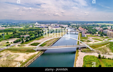 Citadelle Brücke über Bassin Vauban für Straßenbahnen und Fahrräder. Bestandteil der neuen Tramlinie Straßburg - Kehl zwischen Frankreich und Deutschland Stockfoto