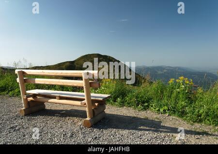 Blick Über Die Berge Mit Einer Bank Im Vordergrund Stockfoto