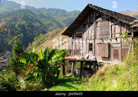 Holzhäuser in Longsheng Dorf in der Nähe von Guilin, Guanxi Provinz, China Stockfoto