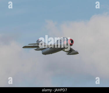 Erhaltenen russischen Mig-15 Kampfjet fliegen in Duxford Air SHow Stockfoto