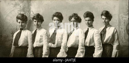 Antike c1910 Foto, sechs Schwestern in Mankato, Minnesota. QUELLE: ORIGINAL FOTOABZUG. Stockfoto