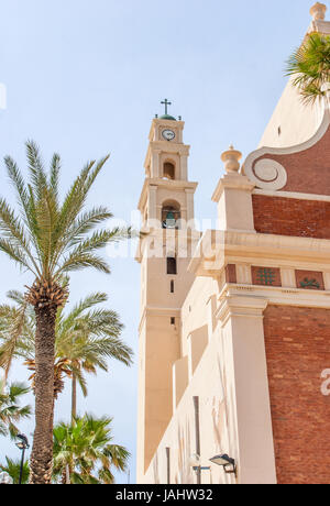 St.-Petri Kirche. Der Glockenturm mit der Uhr der Kirche. Jaffa, Israel Stockfoto