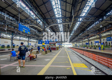 Kuala Lumpur, Malaysia - 9. März 2017: Bahnhof in Batu Caves, ein Kalkstein-Hügel mit großen und kleinen Höhlen und Höhlentempel und ein sehr beliebtes Hindu-Schrein außerhalb Indiens. Stockfoto