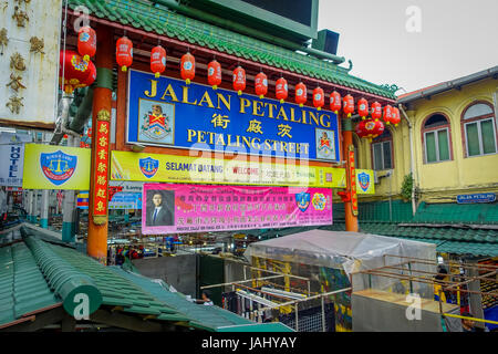 Kuala Lumpur, Malaysia - 9. März 2017: Petaling Street, ein sehr arbeitsreiches und bunte Chinatown Nachbarschaft in der Stadt. Stockfoto