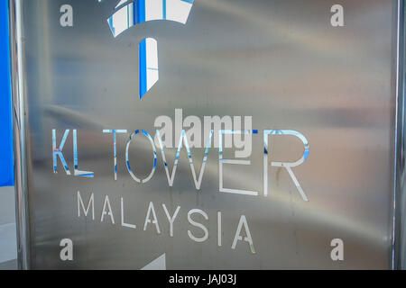 Kuala Lumpur, Malaysia - 9. März 2017: Menara Kuala Lumpur Tower ist eine Kommunikation-Turm und der höchste Aussichtspunkt in Kuala Lumpur, das öffentlich zugänglich ist. Stockfoto