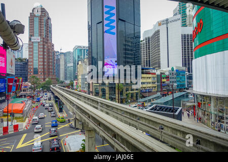 Kuala Lumpur, Malaysia - 9. März 2017: The KL Monorail ist eine kurze und erhöhte Monorail-System, die verbindenden Ziele innerhalb der Stadt entlang 11 Stationen und 8,6 km Zentrum. Stockfoto