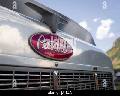 Kühler Grill und Hood Ornament großen American Vintage Peterbilt Trucks Stockfoto