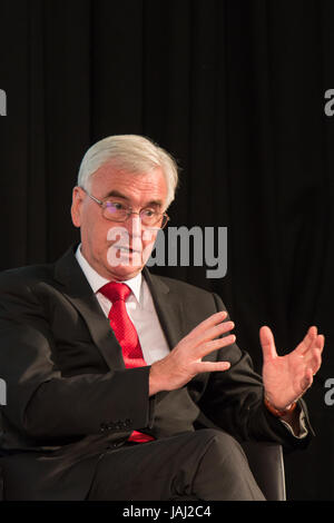 Schatten-Kanzler John McDonnell anlässlich einer Husting vor den Parlamentswahlen 2017 Stockfoto