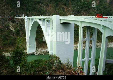 Coronation Bridge oder Sevoke Brücke über Teesta Fluß zwischen Disricts von Darjeeling und Jalaiguri, Westbengalen, Indien Stockfoto