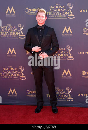 2017 Daytime EMMY Awards Ankünfte statt im Pasadena Civic Center.  Mitwirkende: Chad Duell wo: Los Angeles, California, Vereinigte Staaten von Amerika bei: Kredit-30. April 2017: Adriana M. Barraza/WENN.com Stockfoto