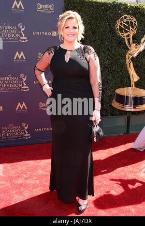 2017 Daytime EMMY Awards Ankünfte statt im Pasadena Civic Center.  Mitwirkende: Trisha Yearwood Where: Los Angeles, California, Vereinigte Staaten von Amerika bei: Kredit-30. April 2017: Adriana M. Barraza/WENN.com Stockfoto