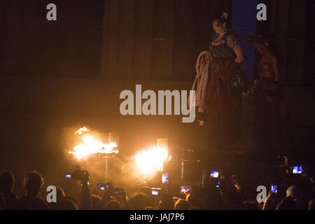 Szenen aus dem 30. jährlichen Beltane Feuer-Festival auf dem Calton Hill in Edinburgh stattfindet.  Mitwirkende: Feurige Heiden wo: Edinburgh, Vereinigtes Königreich bei: Kredit-30. April 2017: Euan Cherry/WENN.com Stockfoto