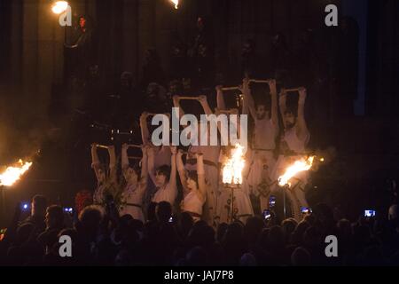 Szenen aus dem 30. jährlichen Beltane Feuer-Festival auf dem Calton Hill in Edinburgh stattfindet.  Mitwirkende: Feurige Heiden wo: Edinburgh, Vereinigtes Königreich bei: Kredit-30. April 2017: Euan Cherry/WENN.com Stockfoto