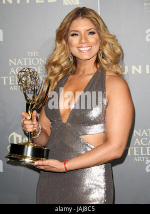 2017 Daytime EMMY Awards Press Room statt im Pasadena Civic Center.  Mitwirkende: Gaby Natale wo: Los Angeles, California, Vereinigte Staaten von Amerika bei: Kredit-30. April 2017: Adriana M. Barraza/WENN.com Stockfoto