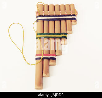 Bambusflöte isoliert auf weißem Hintergrund Stockfoto