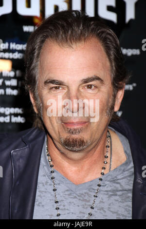 Rock Band Reise Erinnerungsstücke Fall Widmungen In Erwartung von The Band 2. Wohnsitz im Hard Rock Hotel & Casino Las Vegas mit statt: Jonathan Cain, Reise wo: Las Vegas, Nevada, USA bei: 3. Mai 2017 Credit: DJDM/WENN.com Stockfoto