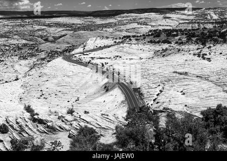 Straße durch das Grand Staircase-Escalante National Monument in Utah Stockfoto