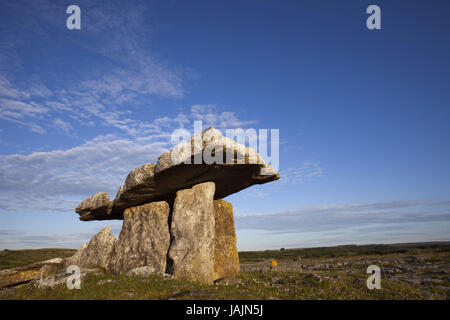 Irland, county Clare, Burren, Karstland, Poulnabrone Dolmen, Stockfoto