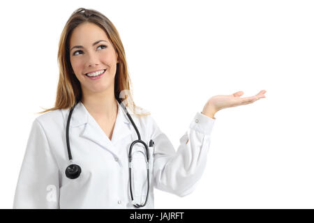 Schöne Ärztin präsentieren und zeigen textfreiraum isoliert auf weißem Hintergrund Stockfoto
