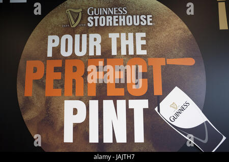Irland, Dublin, Guinness Storehouse, Schilder, Stockfoto