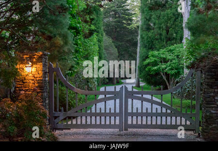 Gated Fahrt in den Hamptons Stockfoto