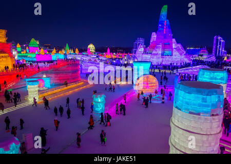 Harbin, China - 9. Februar 2017: Schöne und bunte Harbin internationale Eis- und Schneeskulpturen-Festival veranstaltet jährlich im Winter. Stockfoto