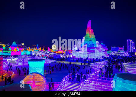 Harbin, China - 9. Februar 2017: Schöne und bunte Harbin internationale Eis- und Schneeskulpturen-Festival veranstaltet jährlich im Winter. Stockfoto