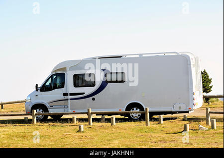 Wohnmobil geparkt auf Berg Aigoual in den Cevennen-Nationalpark Stockfoto