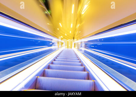 Bewegung der abnehmenden Flur Rolltreppe Stockfoto
