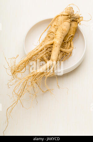 Ginseng auf dem Teller Stockfoto