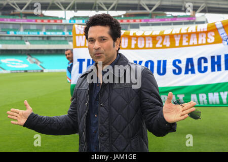 Fototermin mit den legendären Cricket-Spieler, Sachin Tendulkar bei Kia Oval, für die kommende Veröffentlichung seines Films, Sachin: A Billion Träume. Der Film folgt Sachin Tendulkars Reise von einem jungen, eines der berühmtesten Sportler aller Zeiten, veröffentlicht am 26. Mai. Unter der Regie von preisgekrönten Filmemacher James Erskine, ermöglicht dieser Film-Fans in der Master Blaster Leben zu gehen und auch Indien Cricket Legenden M.S. Dhoni und Virender Sehwag. Die Musik ist von A.R. Rahman komponiert.  Mitwirkende: Sachin Tendulkar wo: London, Vereinigtes Königreich bei: Kredit-6. Mai 2017: Dinendra Haria/WENN Stockfoto