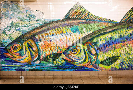 Fisch, Mosaik-Kunst-Bild in u-Bahnstation in Manhattan, New York City Stockfoto