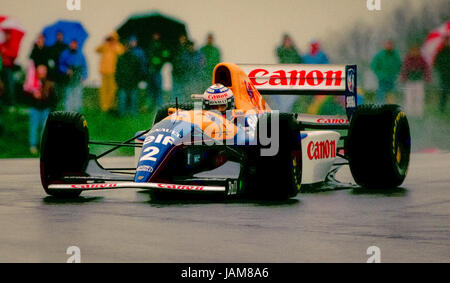 Alain Prost racing in der Williams - Renault beim Europäischen Grand Prix 1993 in Donington Park. Er beendete den dritten Platz in einer stürmischen und Regen durchnässt Rennen. Dies war das erste und letzte Mal, das ein F1-Rennen in Donington Park stattfand. Stockfoto