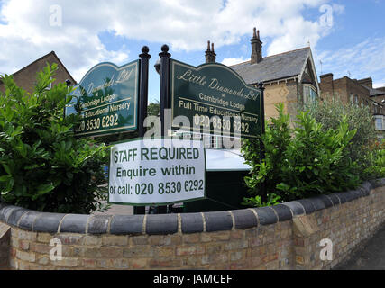 Ein allgemeiner Überblick über Diamantsplitter Kindergarten in Wanstead, East London, als Mitarbeiter, wurde von drei Frauen, die ihr auf der Straße auf dem Weg zur Arbeit angegriffen zerschnitten. Stockfoto