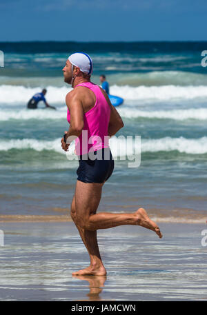 Wassersicherheit und Surf Life saving Club in Aktion am Bondi Beach, Sydney, Australien. Stockfoto