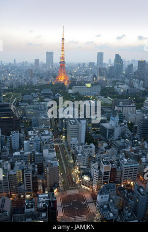 Japan, Tokio, Minato-Ku-Distrikt, Tokyo Tower, Zojoji Tempel, Übersicht, Stockfoto