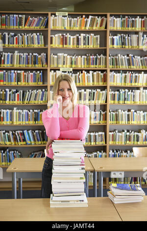 Bibliothek, Universität, Student, Lächeln, Hinzufügen von Unterstützung zufrieden, Chargen, nur zu buchen, verleihen, gestapelt, Bibliothek, Bibliothekar, Büroangestellter Bibliothek, Bildung, Bildung, Rückfahrkamera, Büchersammlung, Bibliothek, Bücher, Bücherregale, Frau, glücklich, Hobby, Hochschule, Information, innen, Intelligenz, jung, Stadtbibliothek, lernen, lesen, Literatur, motiviert, Menge, Person, Nachschlagewerke, optimistisch, Regale, selbst-selbstbewusst, Batch, stehen, stolz, zu studieren, Studium, Student, Universität, Vielzahl, wissen, Wissensdurst , Stockfoto