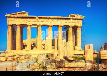 Parthenon in der Akropolis von Athen bei Sonnenuntergang Stockfoto