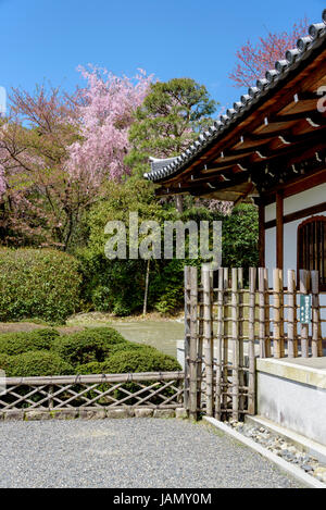 Traditionelle Architektur und Garten von Kuri Gebäude in den Ryoanji-Tempel Stockfoto