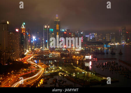 Insel östlichen Korridor Autobahn, Causeway Bay und Hochhäuser von Wan Chai und Central, Hong Kong, China Stockfoto