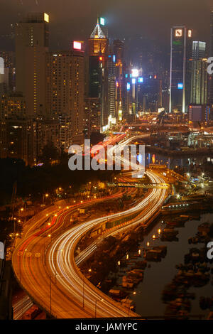 Insel östlichen Korridor Autobahn, Causeway Bay und Hochhäuser von Wan Chai und Central, Hong Kong, China Stockfoto