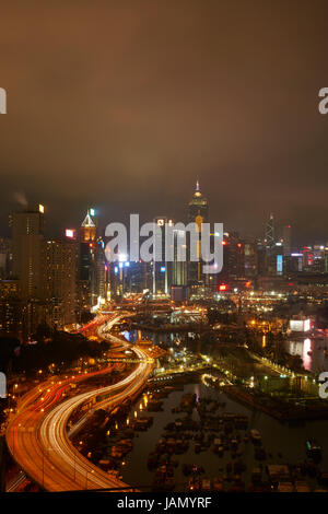 Insel östlichen Korridor Autobahn, Causeway Bay und Hochhäuser von Wan Chai und Central, Hong Kong, China Stockfoto