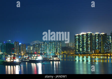 Stadt in Hong Kong bei Nacht Stockfoto