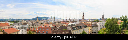 Linz, Blick auf Altstadt mit Kirchen, Österreich Stockfoto